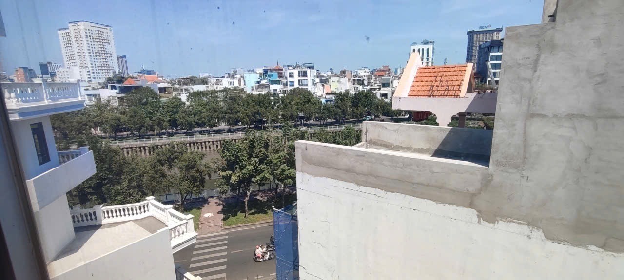 Bán tòa khách sạn hẻm 796 Trường Sa, Quận 3