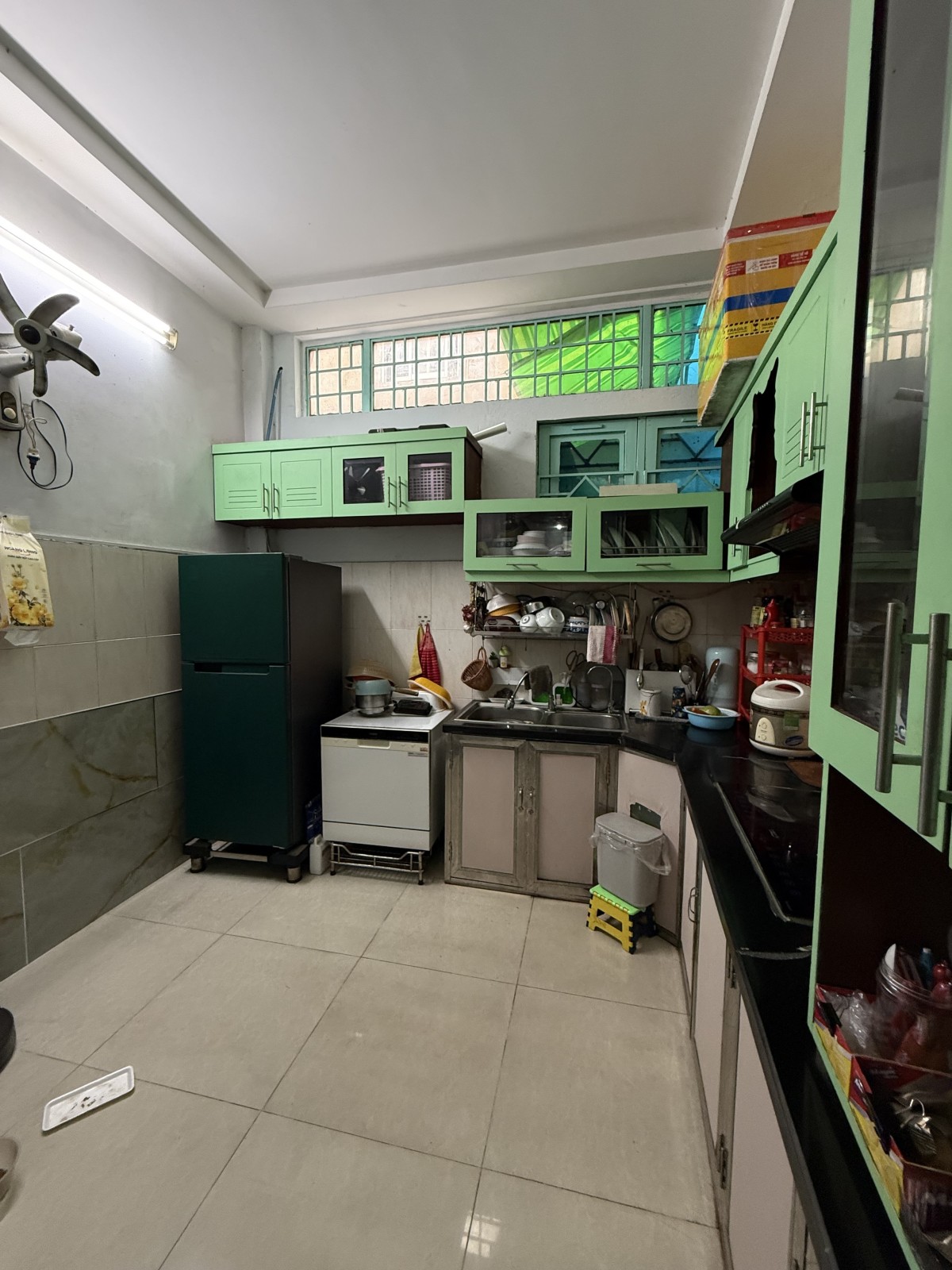 Bán nhà đường Nguyễn Văn Nguyễn, Quận 1