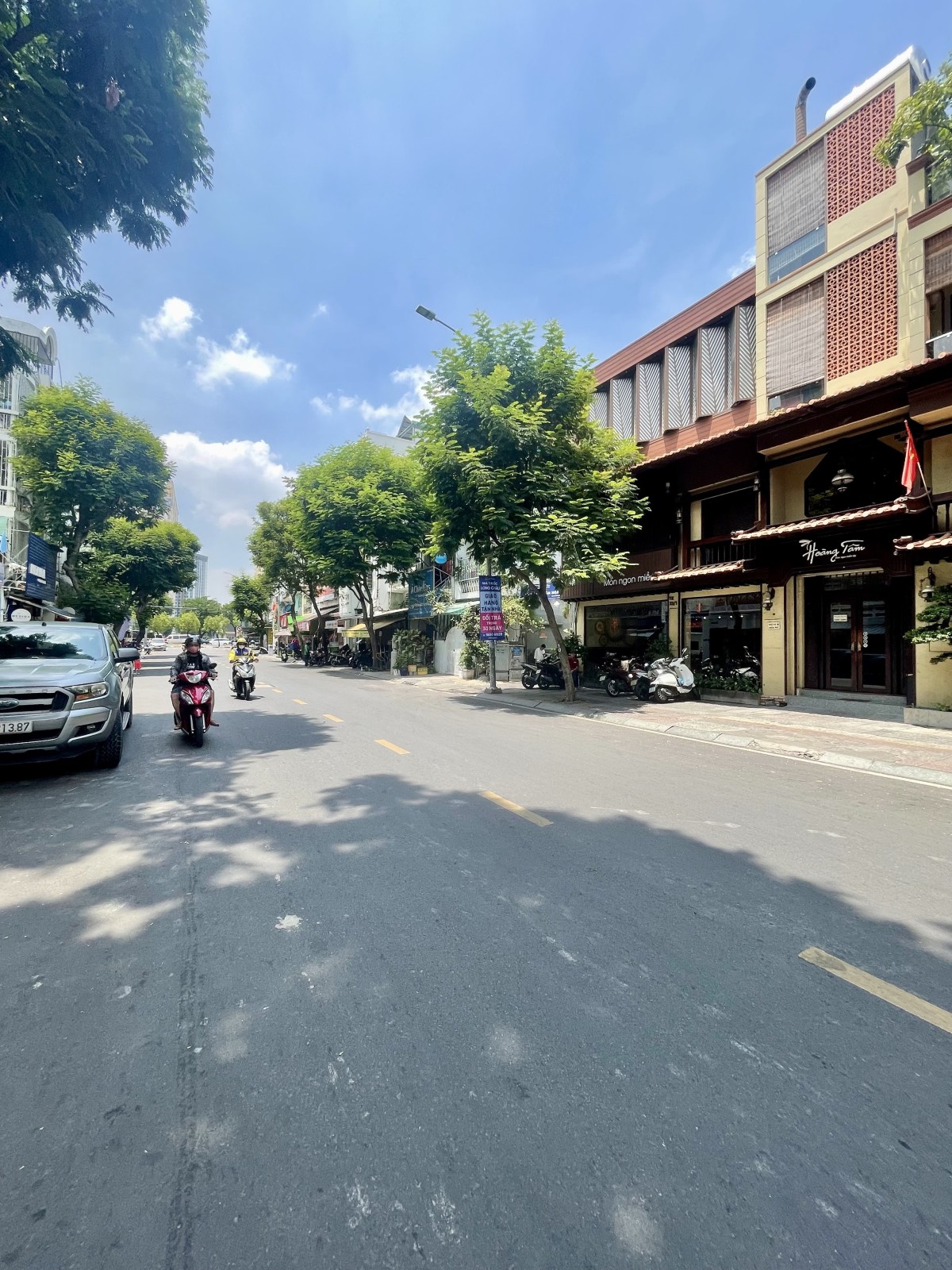 Bán nhà mặt tiền Nguyễn Cảnh Chân, Quận 1