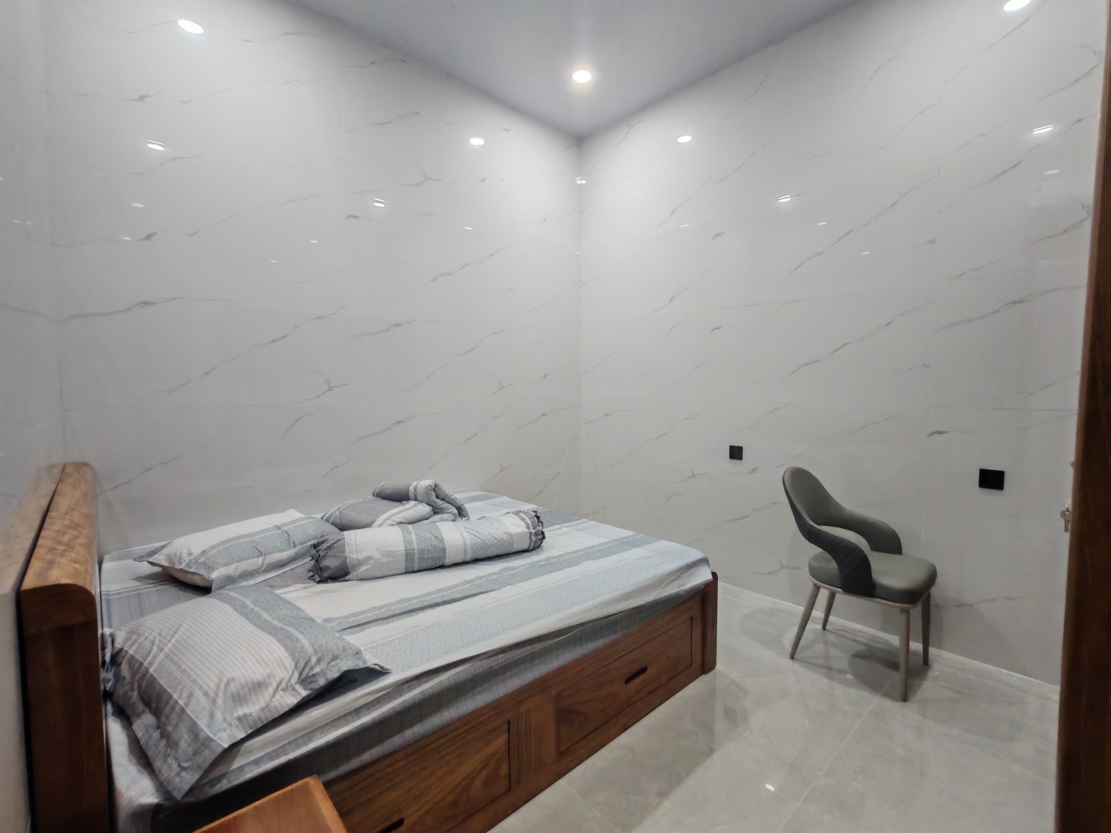 HOÀNG HOA THÁM 124.5m², 3 tầng, ngang 4.8m, dài 26m, giá 30.8 tỷ, Thanh Khê